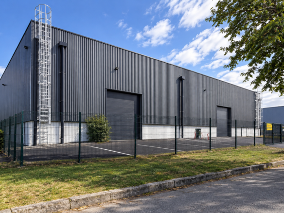 Bâtiment d’activité réhabilité à louer – Saint-Ouen-l’Aumône (95)